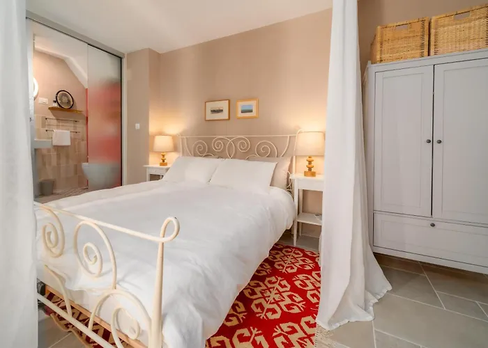 Montalbano Gem - Heritage Studio With Airy Vibes
